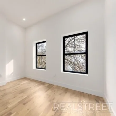 Image 4 - 1390 Eastern Parkway, New York, NY 11233, USA - House for rent