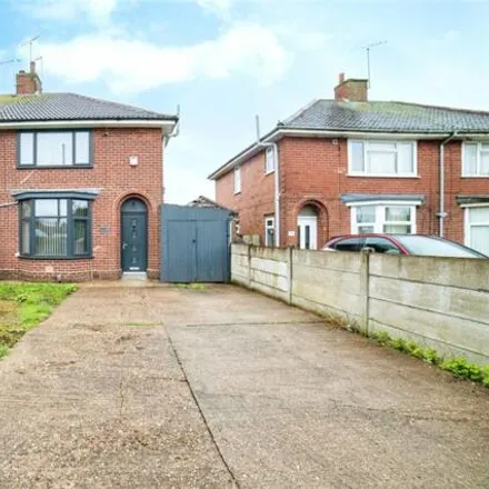 Buy this 4 bed duplex on Leamington Drive in Sutton-in-Ashfield, NG17 5BG