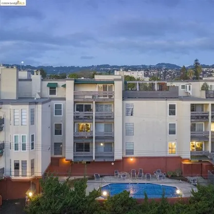 Buy this 1 bed condo on 500 Vernon Street in Oakland, CA 94610