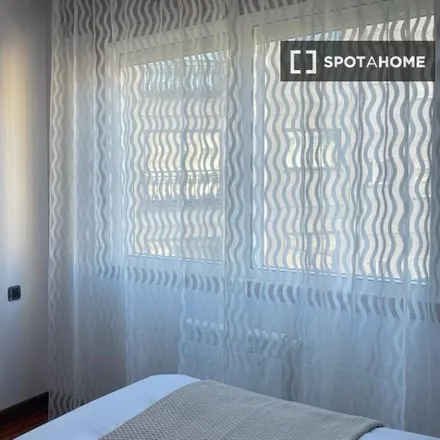 Rent this 4 bed room on Yanco in Rúa Enrique Xabier Macías, 36203 Vigo