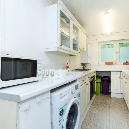 Rent this 3 bed apartment on 51 in 53 Ecclesbourne Road, London