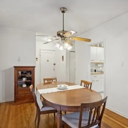 Image 7 - 162-01 Powells Cove Boulevard, New York, NY 11357, USA - Apartment for sale