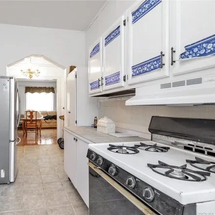Image 7 - 28-19 42nd Street, New York, NY 11103, USA - Townhouse for sale