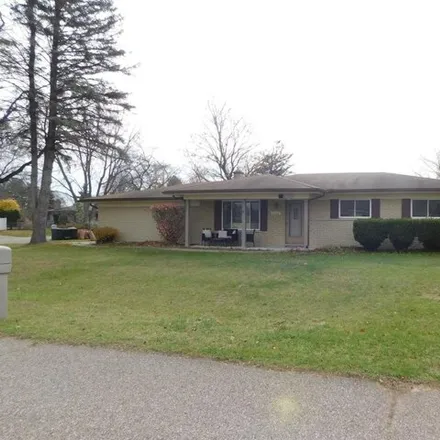 Rent this 3 bed house on 5282 Kemo Drive in Shelby Charter Township, MI 48317