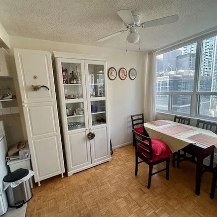 Image 4 - 33 Holly Street, Old Toronto, ON M4P 1A2, Canada - Apartment for rent