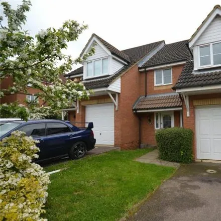Buy this 3 bed duplex on Dunraven Avenue in Luton, LU1 1TP