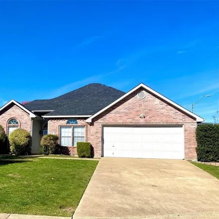 Rent this 4 bed house on 354 Cresthaven Drive in Rockwall, TX 75032