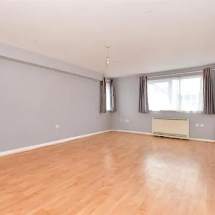 Image 6 - Pevensey Court, Maidstone, ME16 0GQ, United Kingdom - Apartment for sale