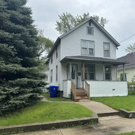Buy this studio house on 1719 51st Place in Kenosha, WI 53140