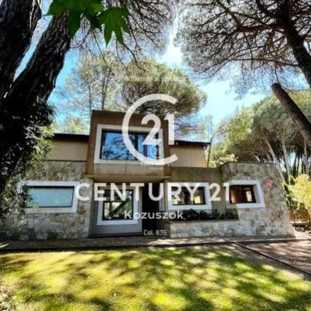 Rent this 3 bed house on Tenis Ranch Carilo in Cul de Sac de Casuarina, Partido de Pinamar