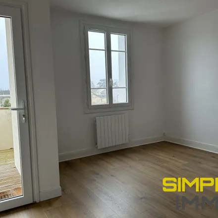 Rent this 3 bed apartment on 3 Avenue Georges Clemenceau in 86100 Châtellerault, France