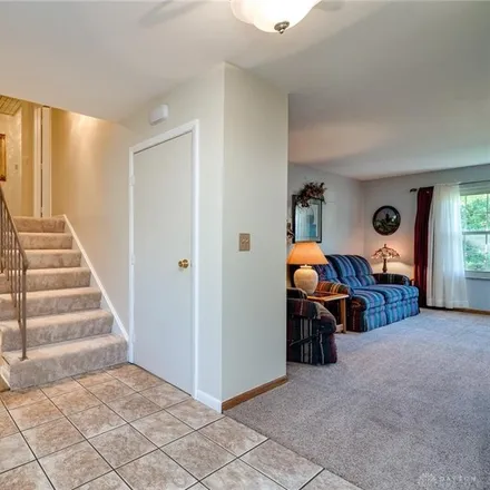 Image 3 - 140 South Village Drive, Centerville, OH 45459, USA - House for sale