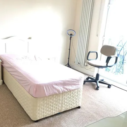 Rent this 1 bed room on Upsdell Avenue in Bowes Park, London