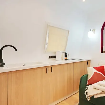 Rent this studio apartment on 61 Avenue de Wagram in 75017 Paris, France