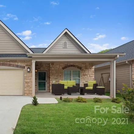 Buy this 2 bed house on 870 Wynnshire Drive in Hickory, NC 28601
