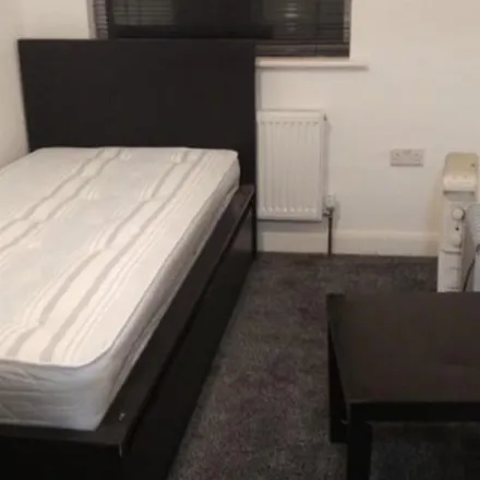 Image 1 - Harlington Road East, Sparrow Farm, London, TW13 5AX, United Kingdom - Room for rent