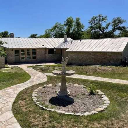 Image 2 - 750 West Water Street, Kerrville, TX 78028, USA - House for sale
