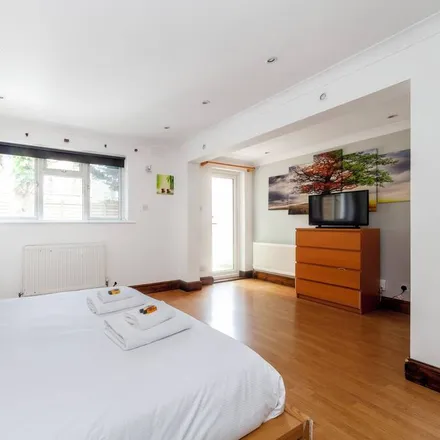 Rent this 1 bed apartment on London in W12 7DP, United Kingdom