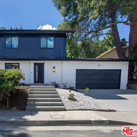 Image 2 - 7373 Hyannis Drive, Los Angeles, CA 91307, USA - House for sale