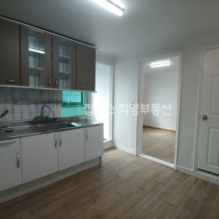 Rent this 2 bed apartment on 서울특별시 강남구 역삼동 683-41