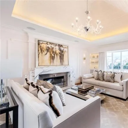 Image 2 - 35 Eaton Square, London, SW1W 9DH, United Kingdom - House for sale
