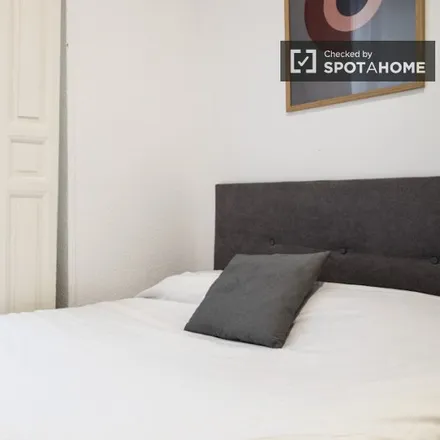 Rent this 7 bed room on Madrid in txirimiri, Calle de Ferraz