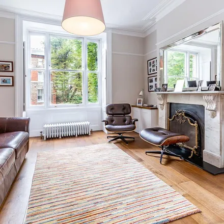 Rent this 4 bed apartment on Hartham Road in London, N7 9JQ