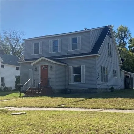 Buy this 4 bed house on 616 Adams Street in Fredonia, KS 66736