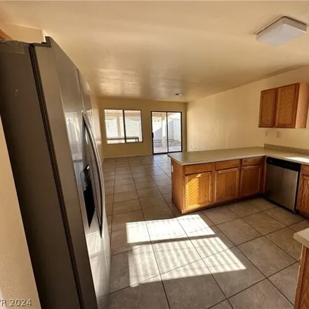 Image 8 - 6534 Blooming Sun Court, Sunrise Manor, NV 89142, USA - House for rent