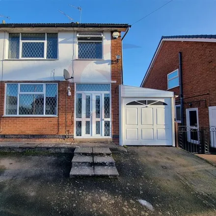 Rent this 3 bed duplex on Kent Drive in Oadby, LE2 4PP