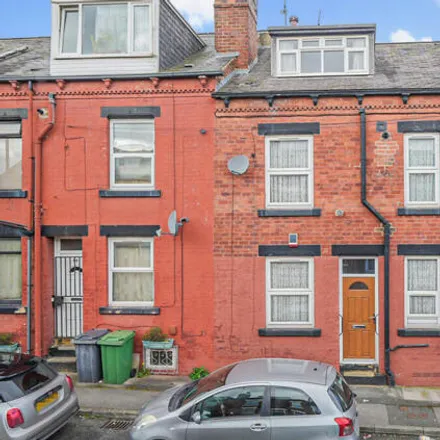 Buy this 2 bed townhouse on Nunington Avenue in Leeds, LS12 2PQ