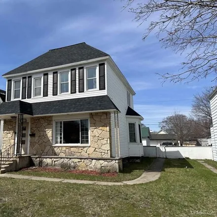 Buy this 6 bed house on 322 South 8th Street in Escanaba, MI 49829