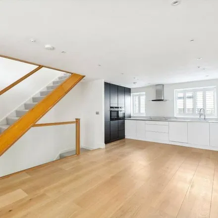 Rent this 4 bed townhouse on 7 Stanhope Terrace in London, W2 2UA