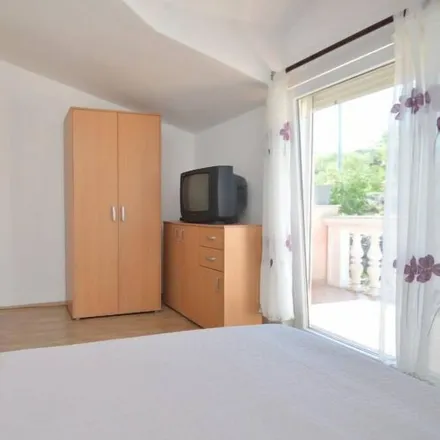 Rent this 2 bed house on 22222 Grad Skradin