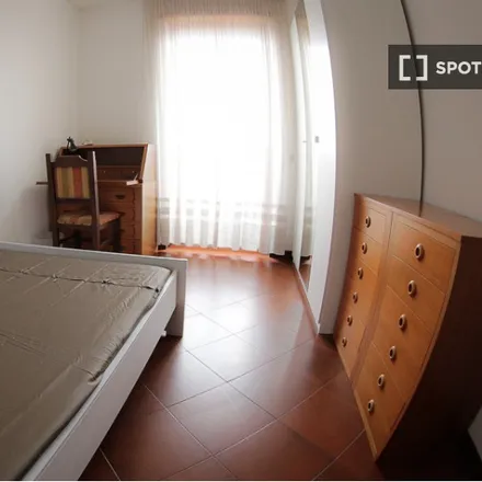Rent this 5 bed room on Brenta M3 in Viale Bacchiglione, 20139 Milan MI