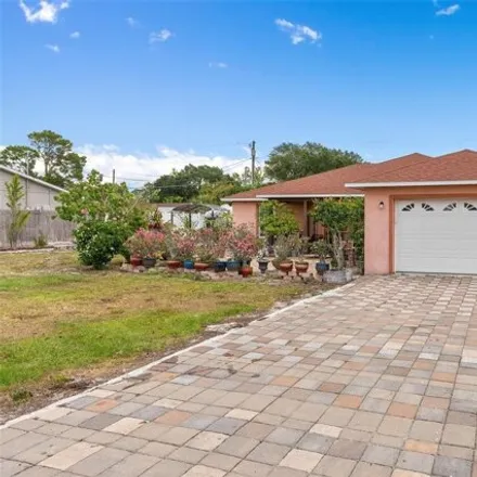 Buy this 4 bed house on 910 Rich Drive in Oakland Park, Mount Dora