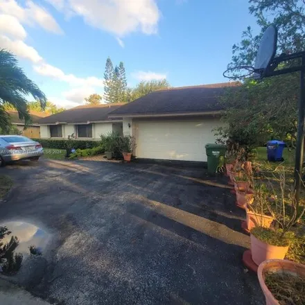 Image 2 - 9920 SW 8th St, Pembroke Pines, Florida, 33025 - House for rent