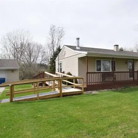 Image 2 - 5622 Eleven Mile Road, Williams Township, MI 48623, USA - House for sale