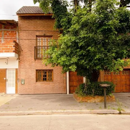 Buy this 4 bed house on Calle 10 in Partido de La Plata, 1901 Ringuelet