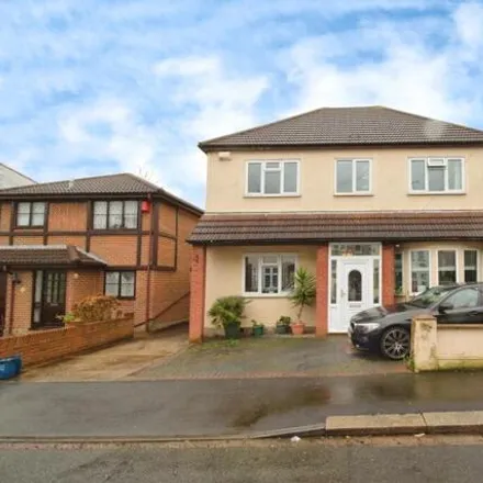 Buy this 5 bed house on Fleetwood Avenue in Southend-on-Sea, SS0 9RD