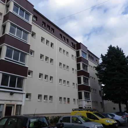 Rent this 3 bed apartment on 16 Rue du Forez in 94800 Villejuif, France