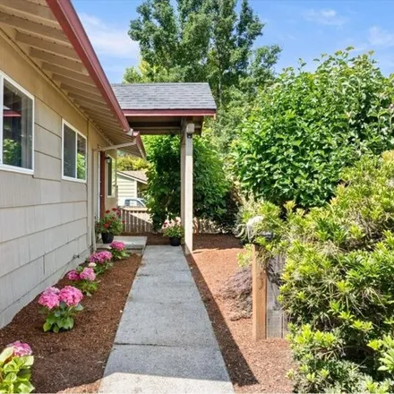 Image 4 - 9235 N Seward Ave, Portland, Oregon, 97217 - House for sale