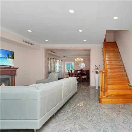 Image 5 - 1154 84th Street, New York, NY 11228, USA - House for sale