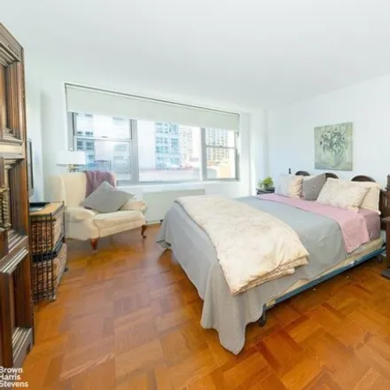 Image 5 - 500 East 83rd Street, New York, NY 10028, USA - Apartment for sale