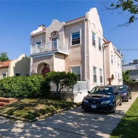 Rent this 3 bed apartment on 233 West Walnut Street in City of Long Beach, NY 11561