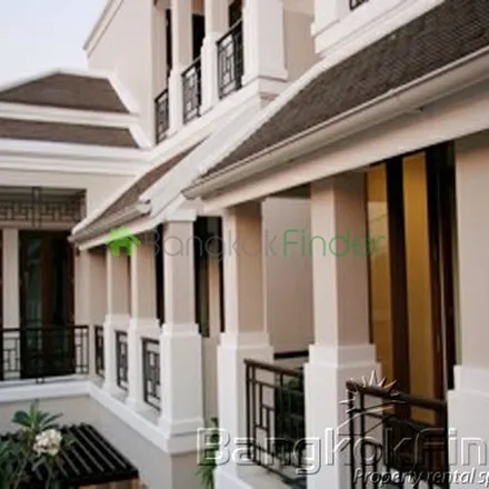 Rent this 4 bed apartment on Phahonyothin Place in Phahon Yothin Road, Saphan Khwai
