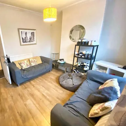 Rent this 4 bed townhouse on 489 Ecclesall Road in Sheffield, S11 8PE