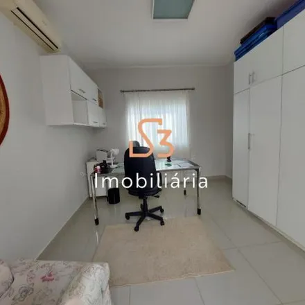 Rent this 4 bed house on Rua Coronel Ernesto Rodrigues da Cunha in Jardim Karaíba, Uberlândia - MG