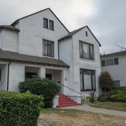 Rent this 4 bed condo on 2262 West 20th Street in Los Angeles, CA 90018