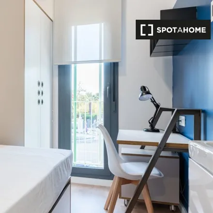 Rent this 2 bed room on Edificios Municipales Ayto. Sevilla in Paseo de la Palmera, 41013 Seville